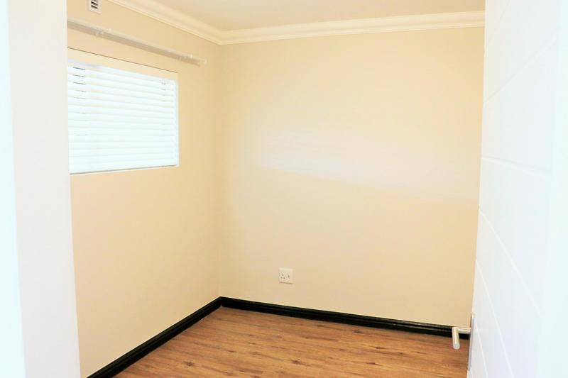 2 Bedroom Property for Sale in Buhrein Western Cape